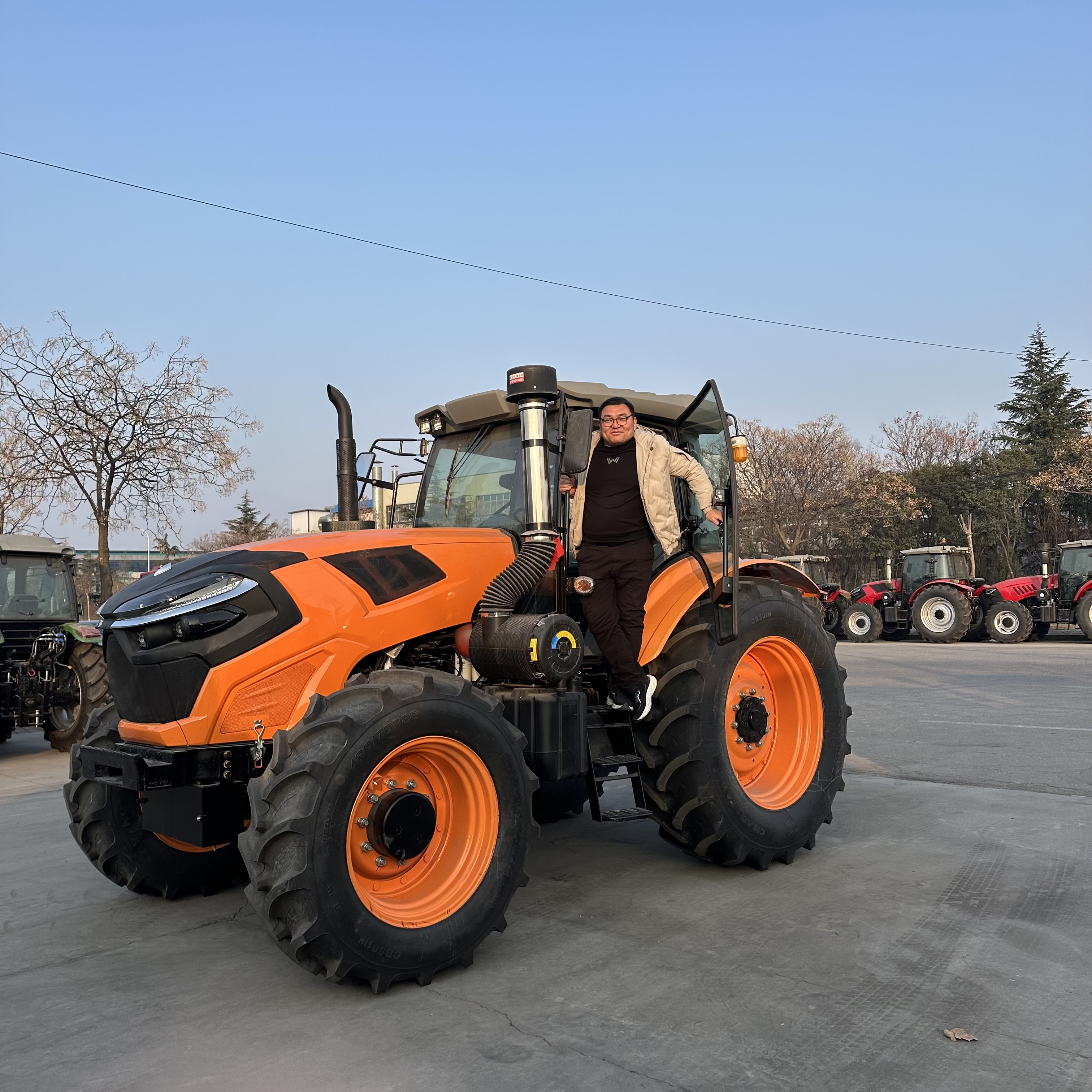 Prix ​​bon march&eacute; d'usine 150HP 4WD grande machine tracteurs agricoles &agrave; roues 