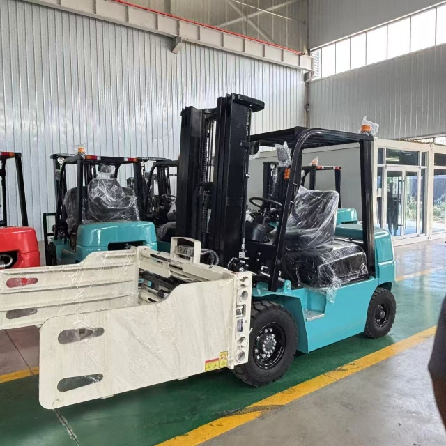 Warehouse Forklift ລາຄາ 2.5 ໂຕນ Diesel Forklift Truck ມີ Bale Clamp