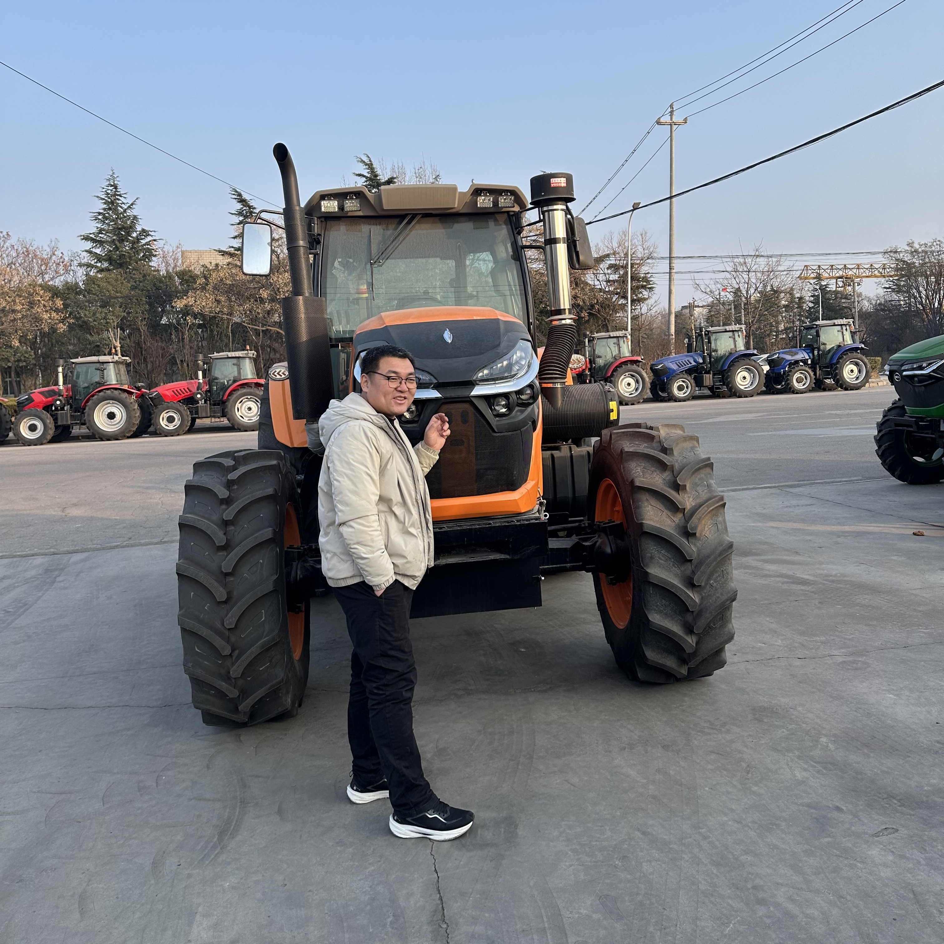 Prix ​​bon march&eacute; d'usine 150HP 4WD grande machine tracteurs agricoles &agrave; roues 
