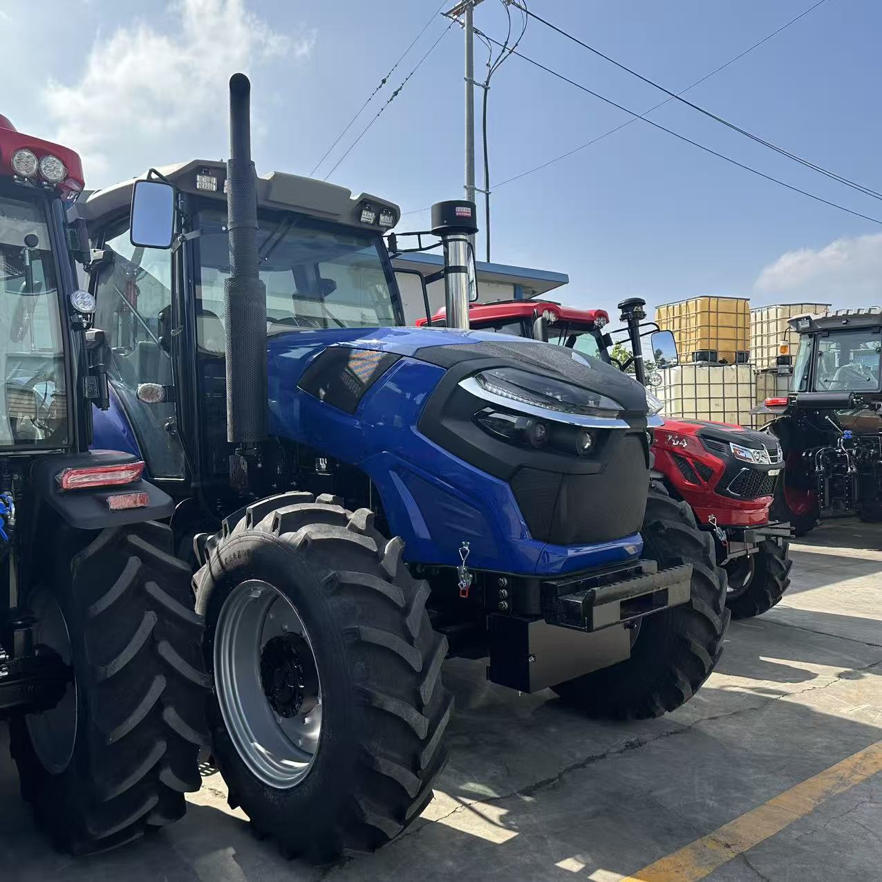 مصنع رخيصة الثمن 150HP 4WD جرارات زراعية ذات عجلات كبيرة 